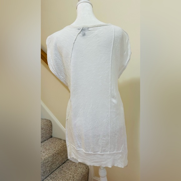 Eileen Fisher, linen and cotton, white sweater, high/low hem. Size medium. - Picture 2 of 5
